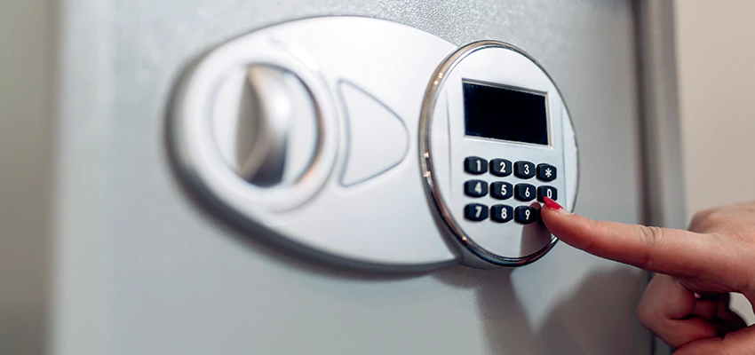 Jewelry Safe Cracking in Oildale, California