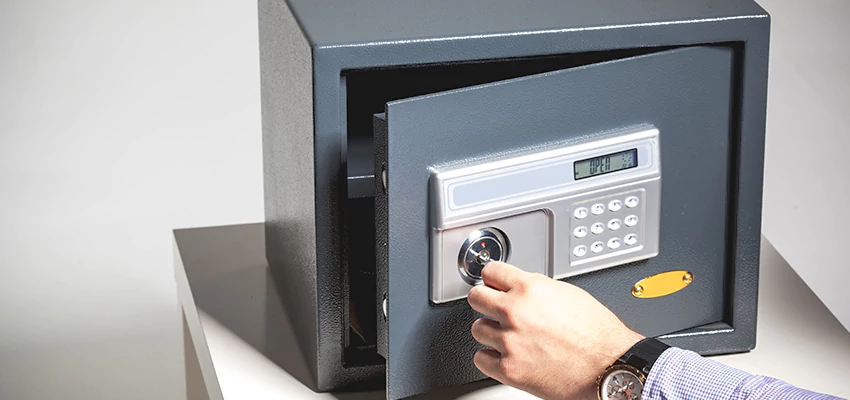 Jewelry Safe Unlocking Service in Oildale, California