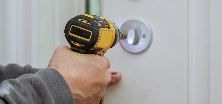 Street Locksmith For Smart Lock Repair in Oildale, CA
